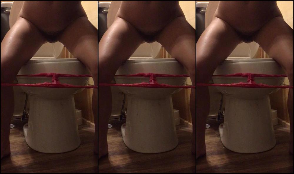 Pee, 18 & 19 Yrs Old, Blonde, Teens, College clay beach p--ing and pussy play ManyVids