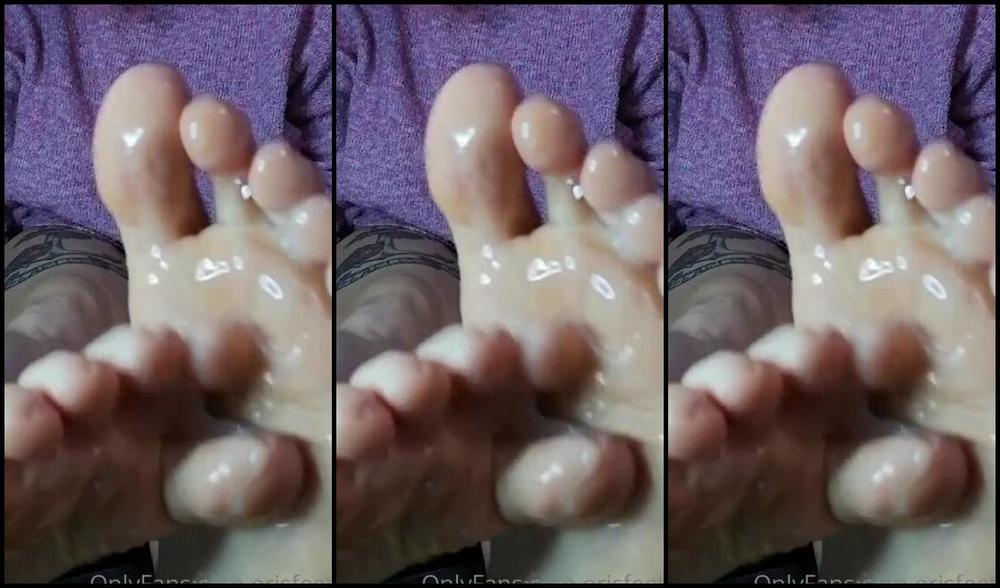 Erisfeet Onlyfans Guarda Lo Sperma Come Cola Dai Miei Piedi Come Al Solito Non Sar Mai Il Tuo A Colare Da Qui Perch Premium