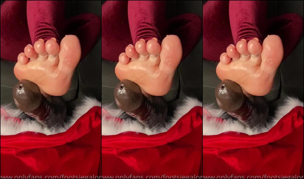 Footsiegalore Day It S Xmas Eve And He S Here Let S Have Some Fun Santa Baby