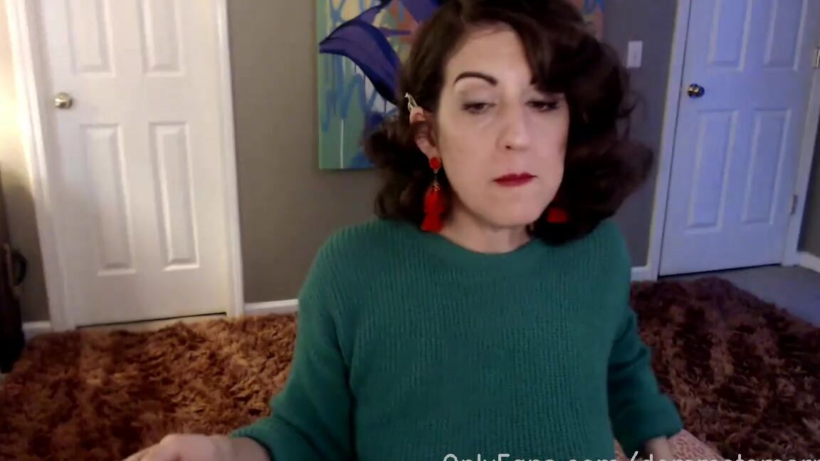 Ms Tomorrow Nicknamed Dommetomorrow Onlyfans Stream Started At 04172021 0322 Am Opening A Gift Its Pink