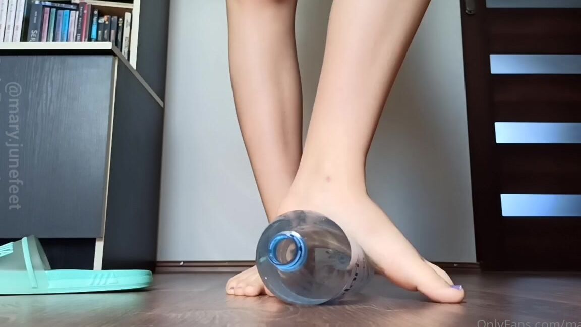 Masmr Onlyfans Plastic Bottle Barefeet Crushing Its Short Less Than Three Minutes So Let Me Know If Wanna Long
