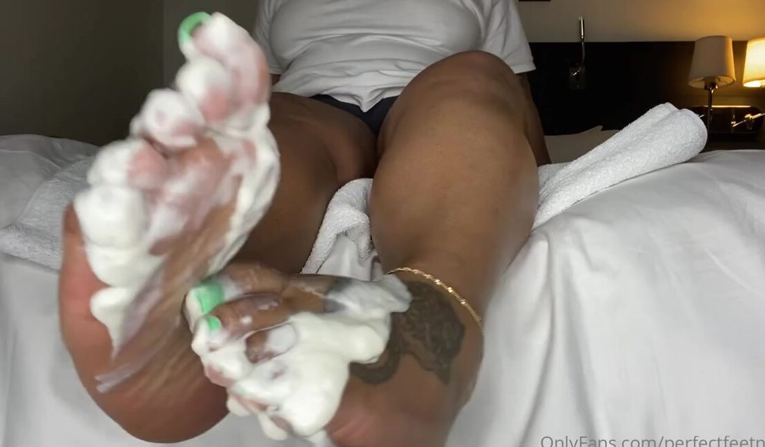 Iwantnique Onlyfans Late Night Sweet Tooth Cum Here I Can Keep A Secret