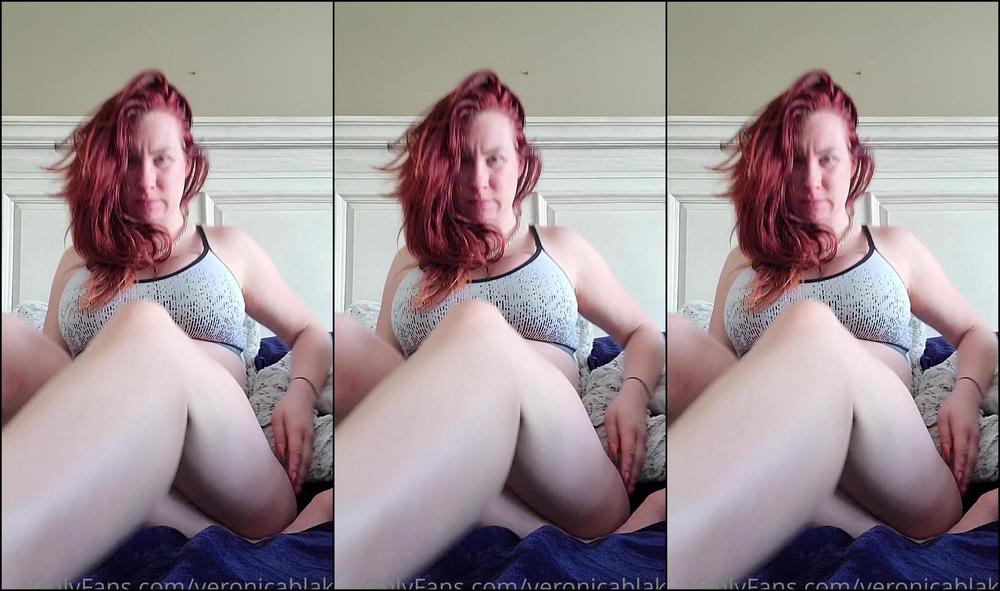 veronicablake-05-12-2021-2293529642-are-you-being-a-good-boy-for-mommy-made-this-little-video-with-the-thought-of-you-holdin