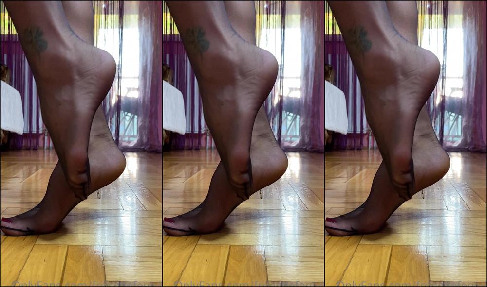 Froggeefeetvip These Nylons I Got From My Friend Are So Soft Love That Feeling On My Skin Thanks A