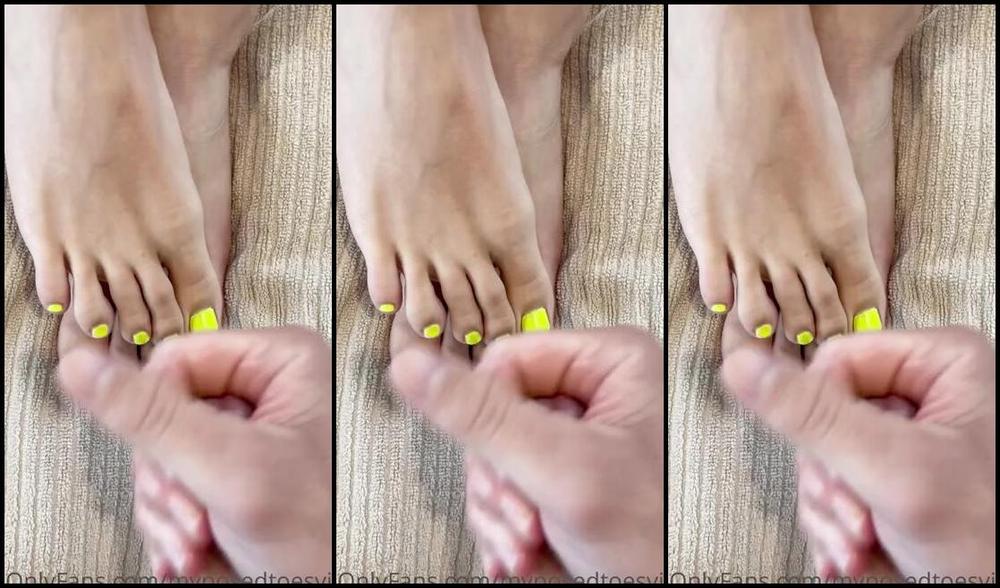 Brooke Jones Nicknamed Myposedtoesvip Onlyfans Last Day With Neon Yellow Toes Going Natural For A Few Days He Couldnt Handle The Yellow Much 7
