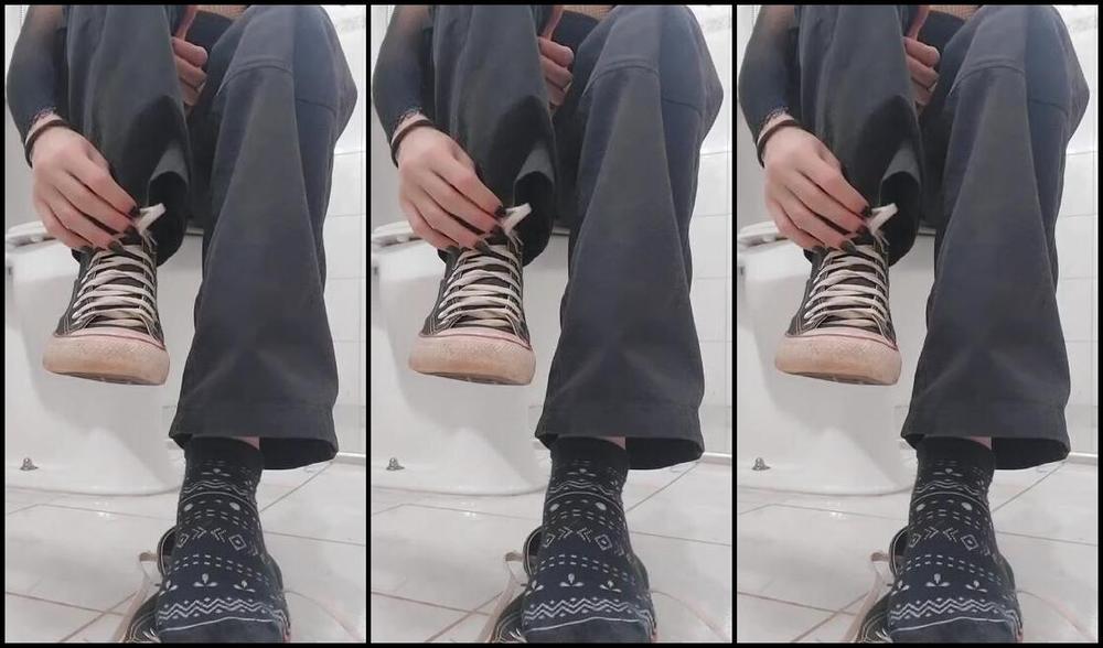 Sweetprincesscandy Nicknamed Sweetprincesscandy Onlyfans Shoe And Socks Removal Day Part 2 I Guess Lolol But This One Is More Fun