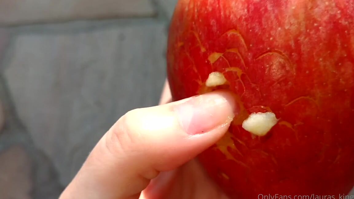 Lalalaura Nicknamed Lauras Kingdom 06 25 2024 Onlyfans Video Claw Queen Apple Claw 9