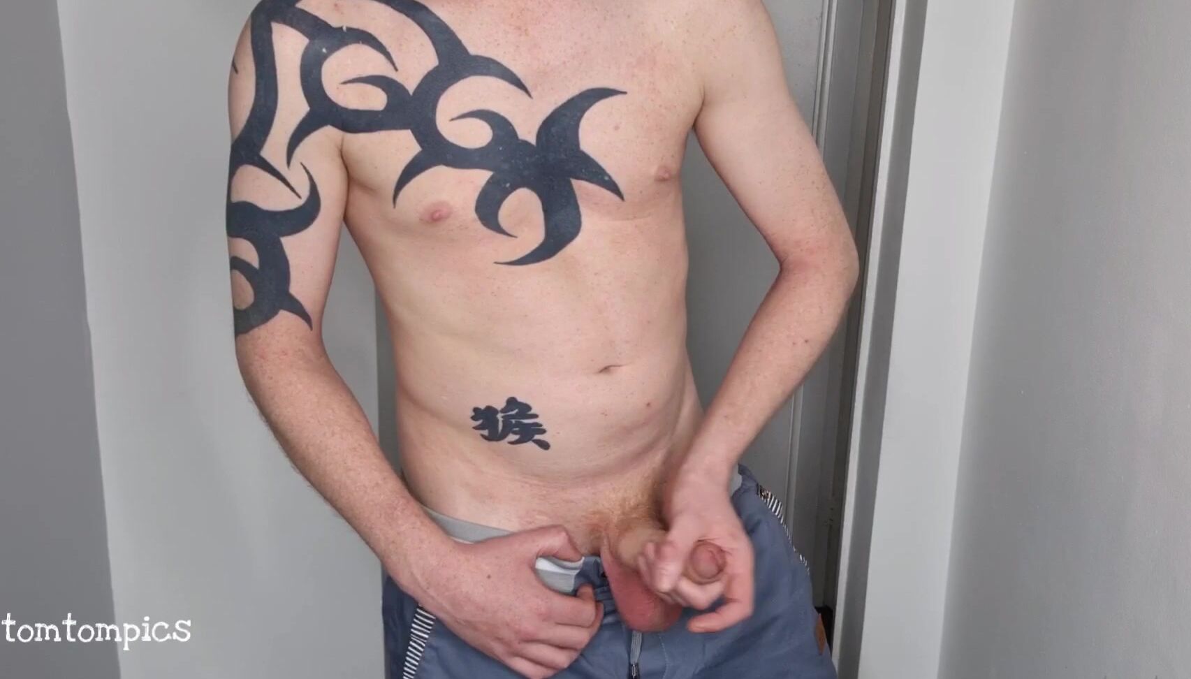 Tomtompics Solo Wank Vid With A Good Cumshot On This One Mins