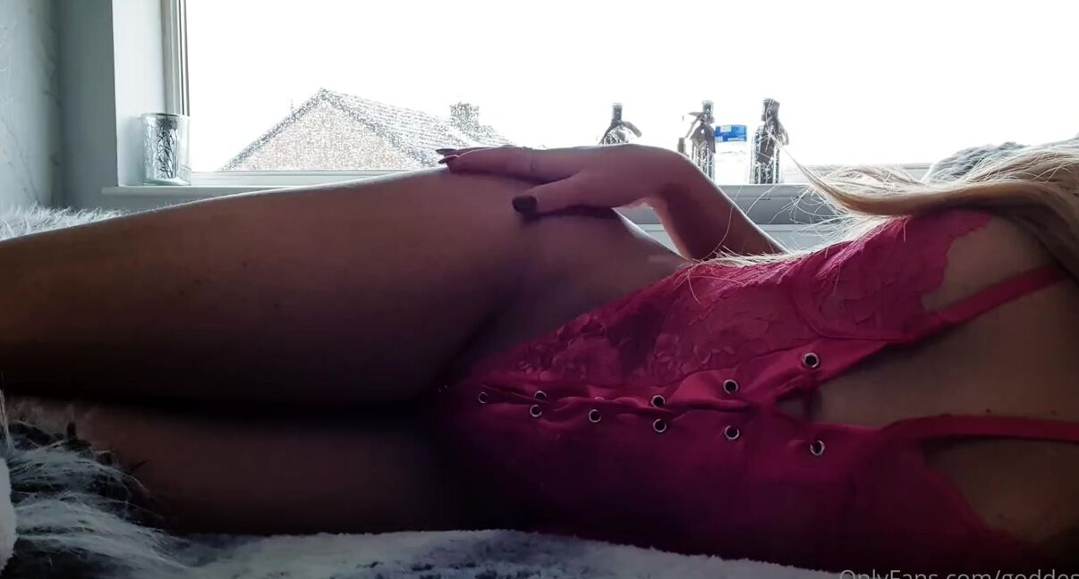 Miss Evie Lock Nicknamed Missevielock Onlyfans I Hope Youve Spent This Valentines Day Horny And Denied For