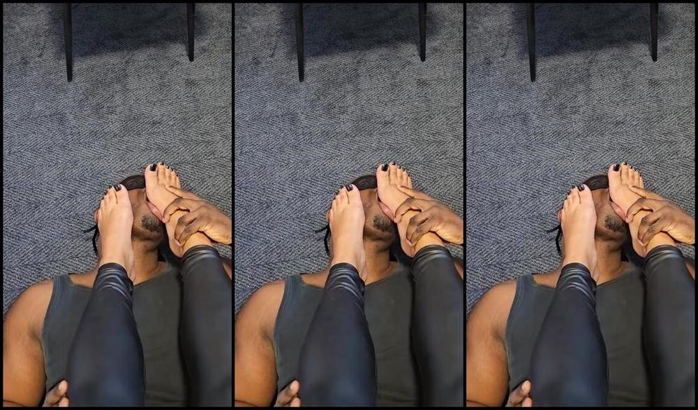 Toesbeforebros Onlyfans Laying On The Floor And Unwrapping Jaydasfeetuk Perfect Feet Like A Xmas Present Ready For Worship