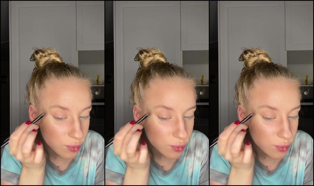 Jane Klein Doing Make Up For You