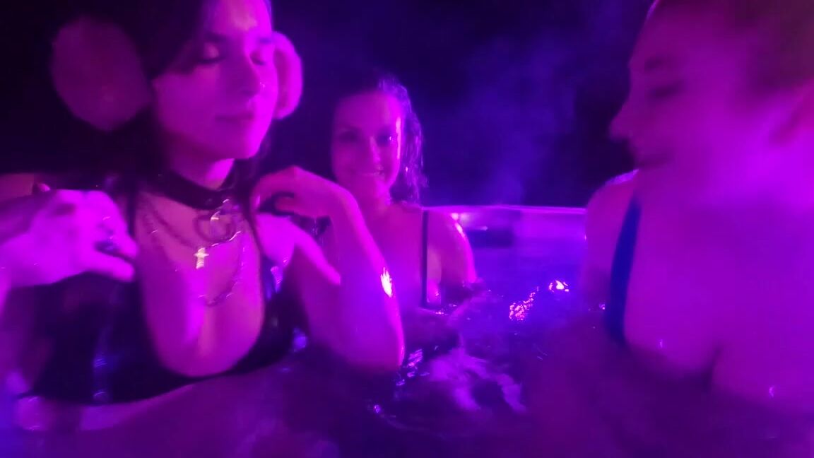 Isla Moon 2329568087 01 15 2022 Should We Show This Video To The Hot Tub Maintenance Crew Quinnfinite Effycutiexx Bronwin123 And