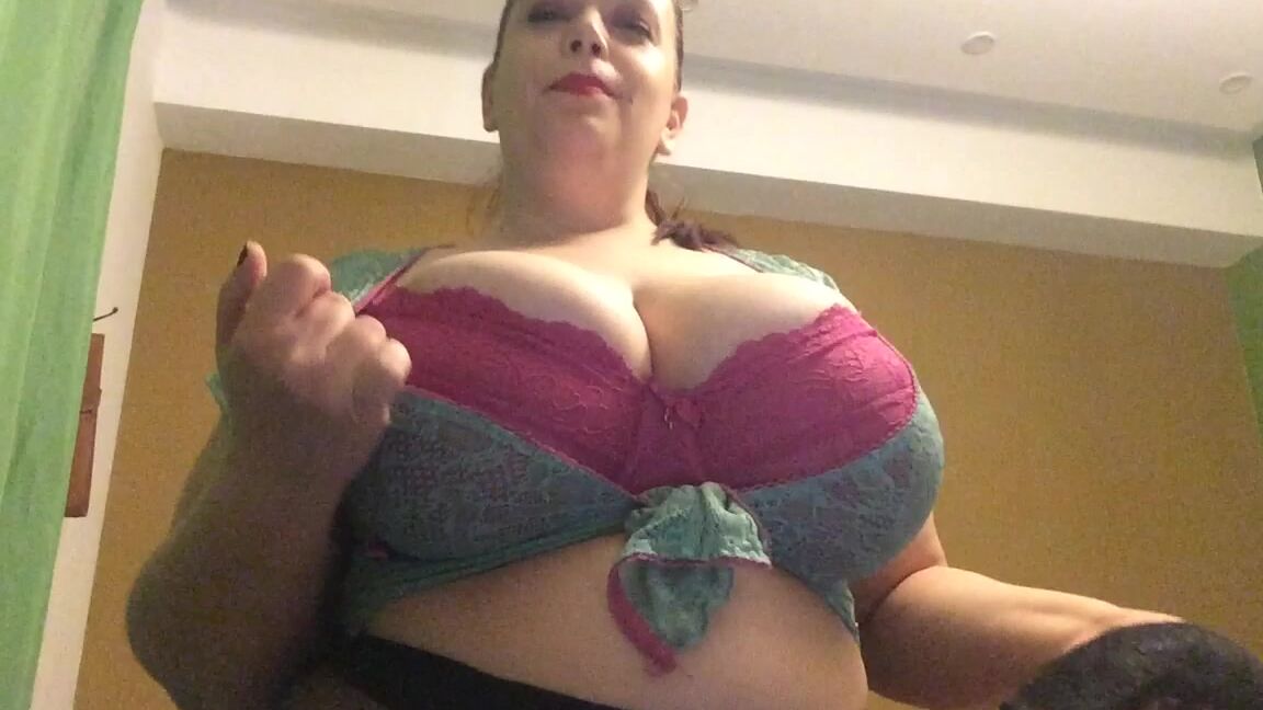 Sweetheartmiabbw Making Fun Of Ur Gfs Small Boobs