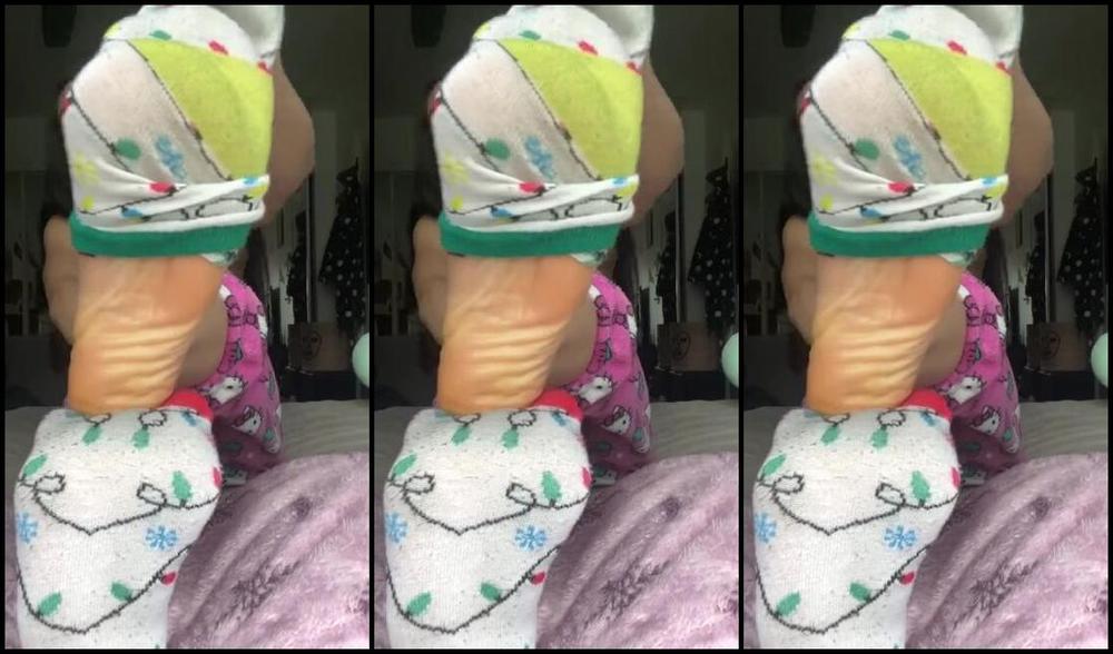 Nicolethedivine 01 11 2025 Onlyfans Video Cold Florida Days Amp Warm Silky Soles