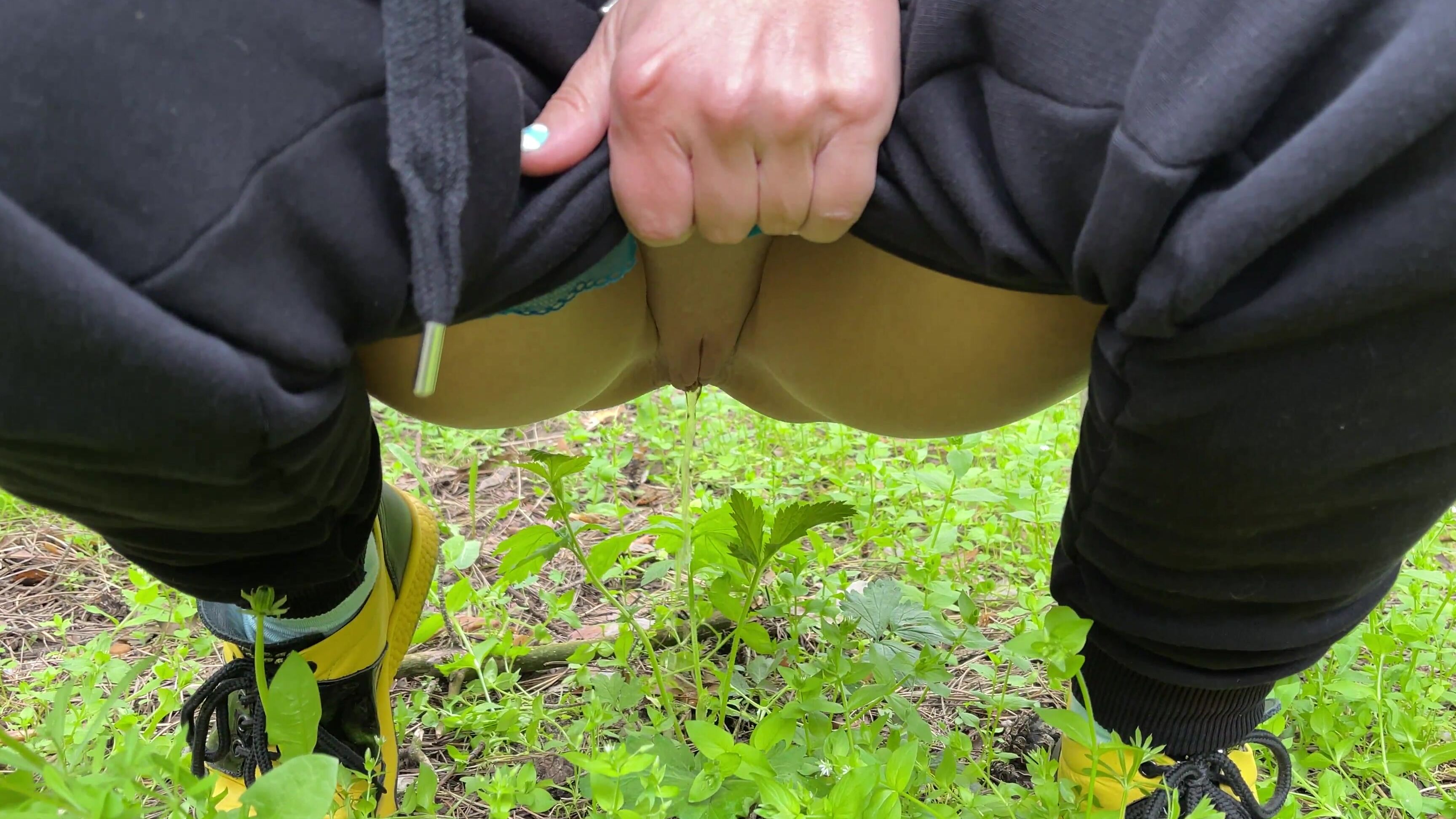 Dirty Lady Girl Pissing In The Park¡ My First Public Pee This Spring PornHubPremium