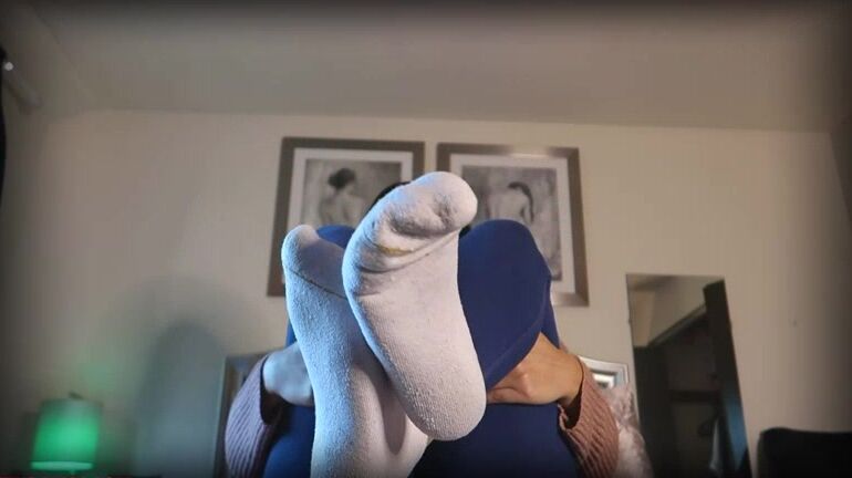 Pretty Bambi Smell My Stinky Feet