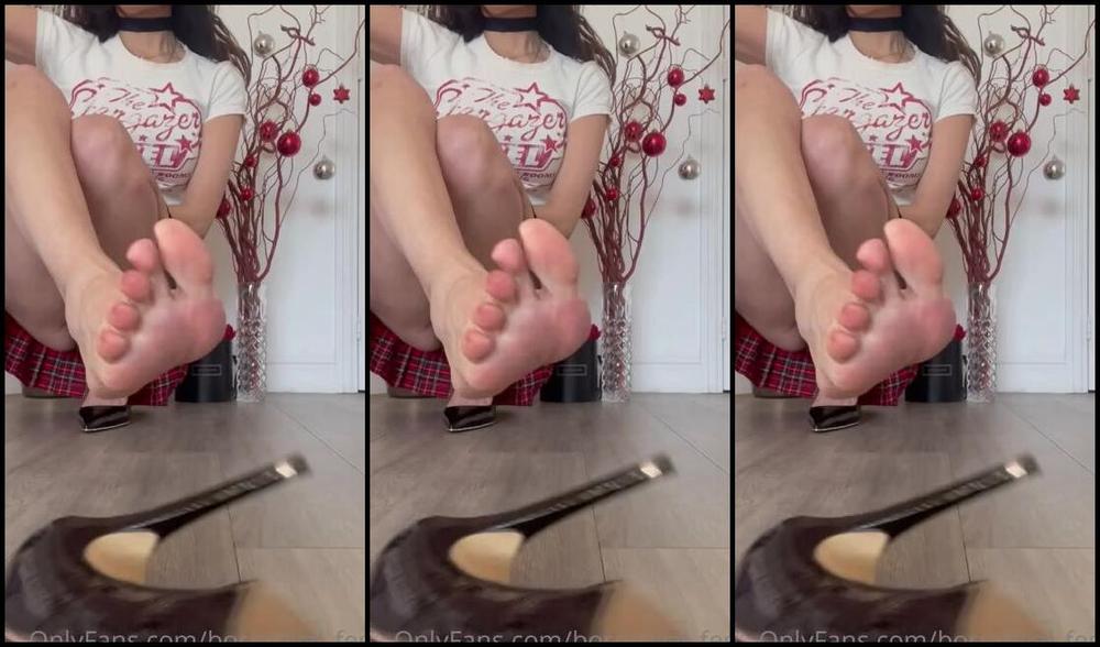 Bornroyal Feet Onlyfans Oh I Think You D Like My Foot Close To Your Nose Come Get Close To It Right On