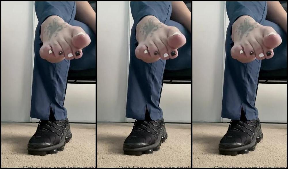 Servingbarefeet Aka Servingfet Onlyfans Work Feet Weds Your Favorite Nurse Feet Fresh Out Them Stinky Sneakers Everyone At Work Always