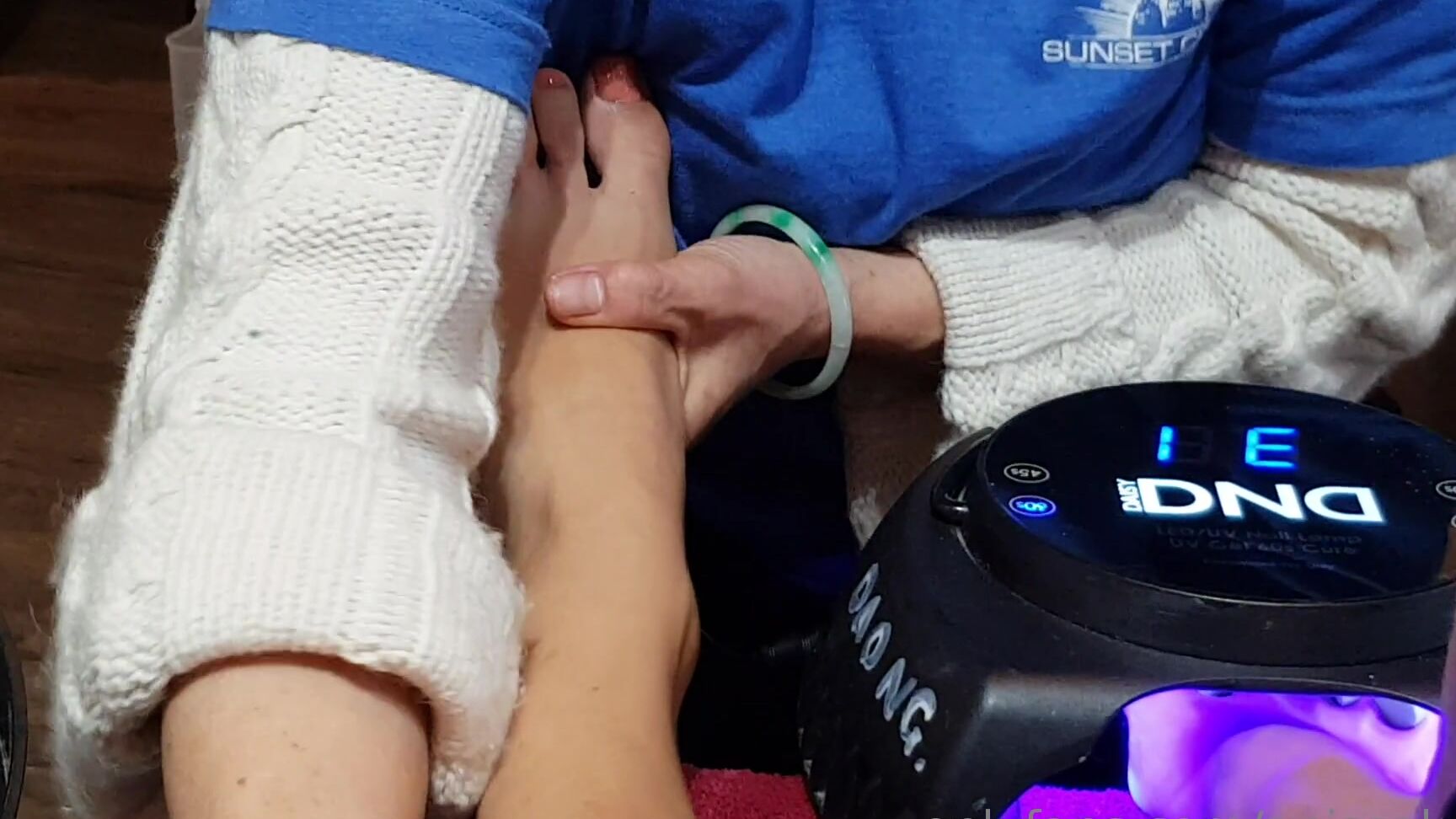 anissakate-16-02-2019-22482335-foot-massage-video-for-my-foot-fetish-fans...