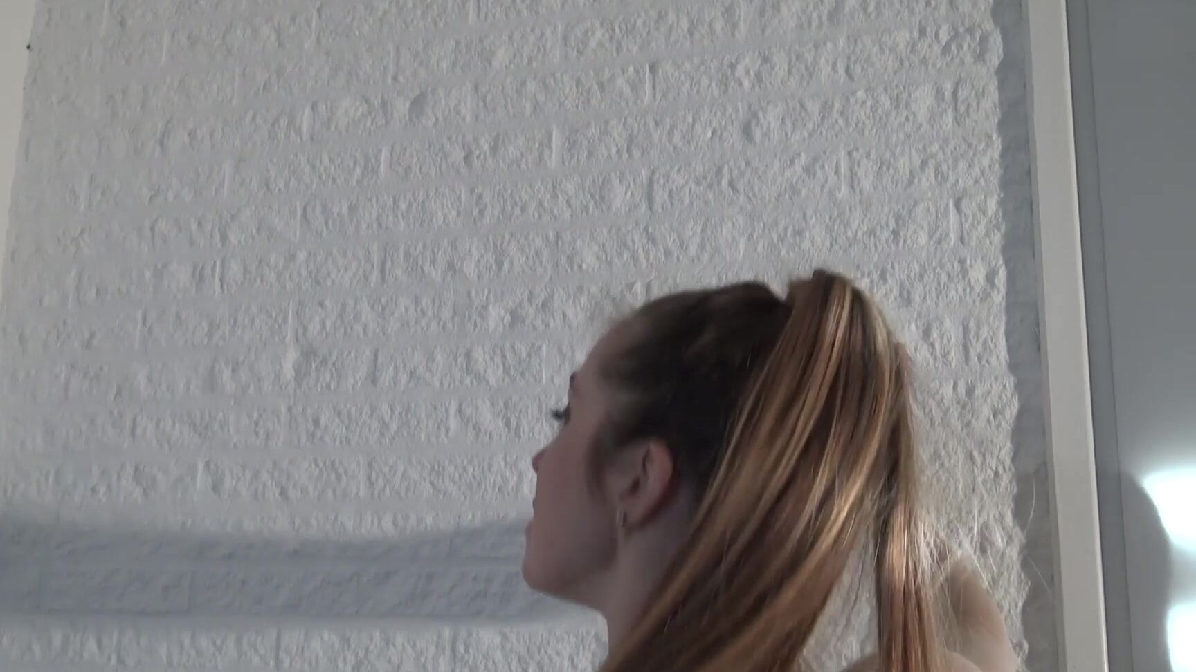 veronagymnast-03-03-2020-166990964-special-for-the-nylon-lovers-i-m-wearing-a-few-nylon-layers-stockings-pantyhoses-p