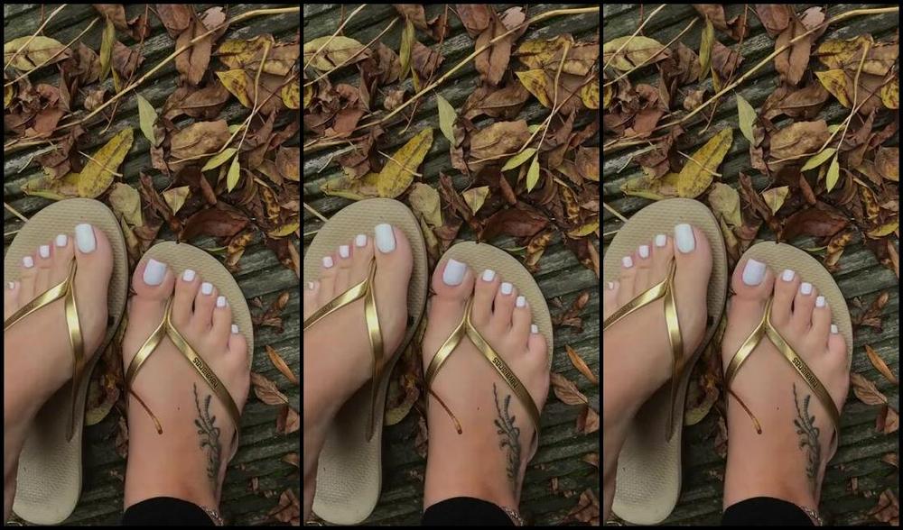 Footsiegalore Onlyfans Only Fans Exclusive Crunchy Leaves Under My Havaianas Vid