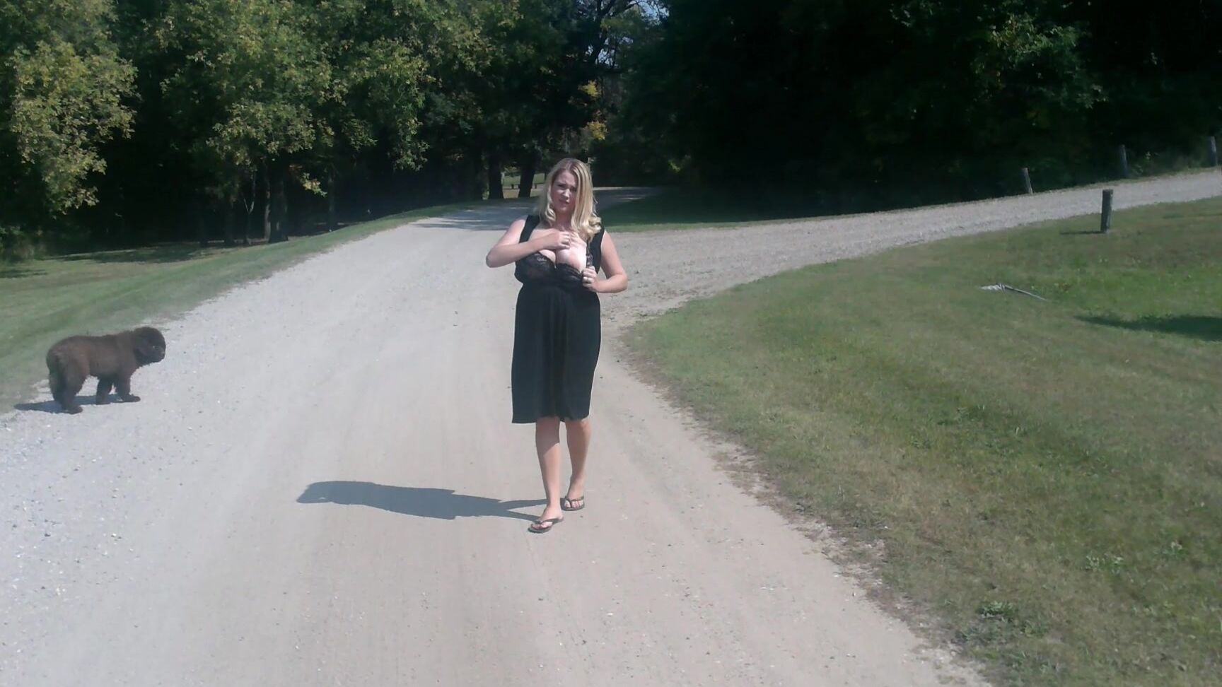 Annabellecums A Naughty Walk In The Park With Flashing