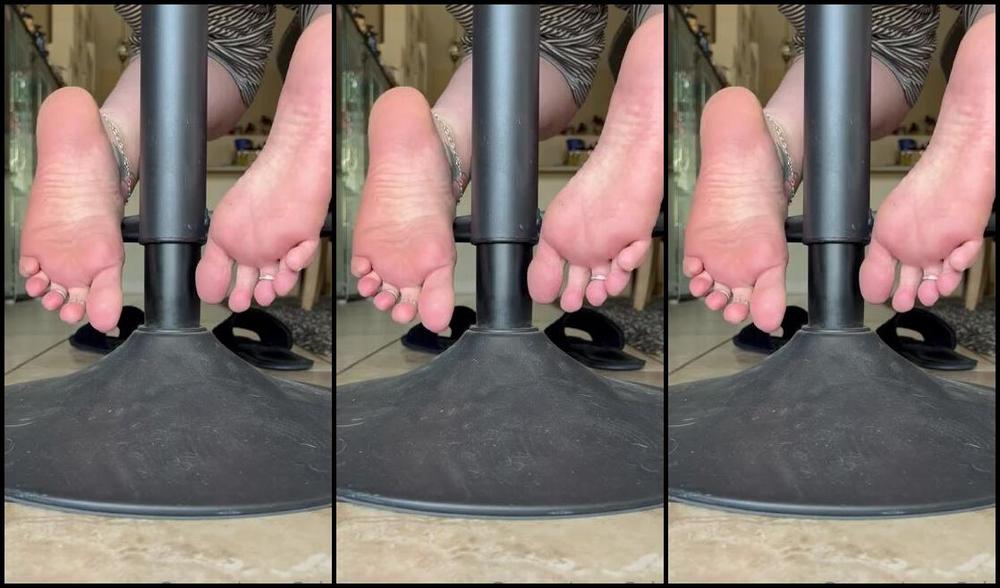 Mystikal Mami Nicknamed Mystikal Mami Onlyfans I Know You Love My Soles From This Angle Joi