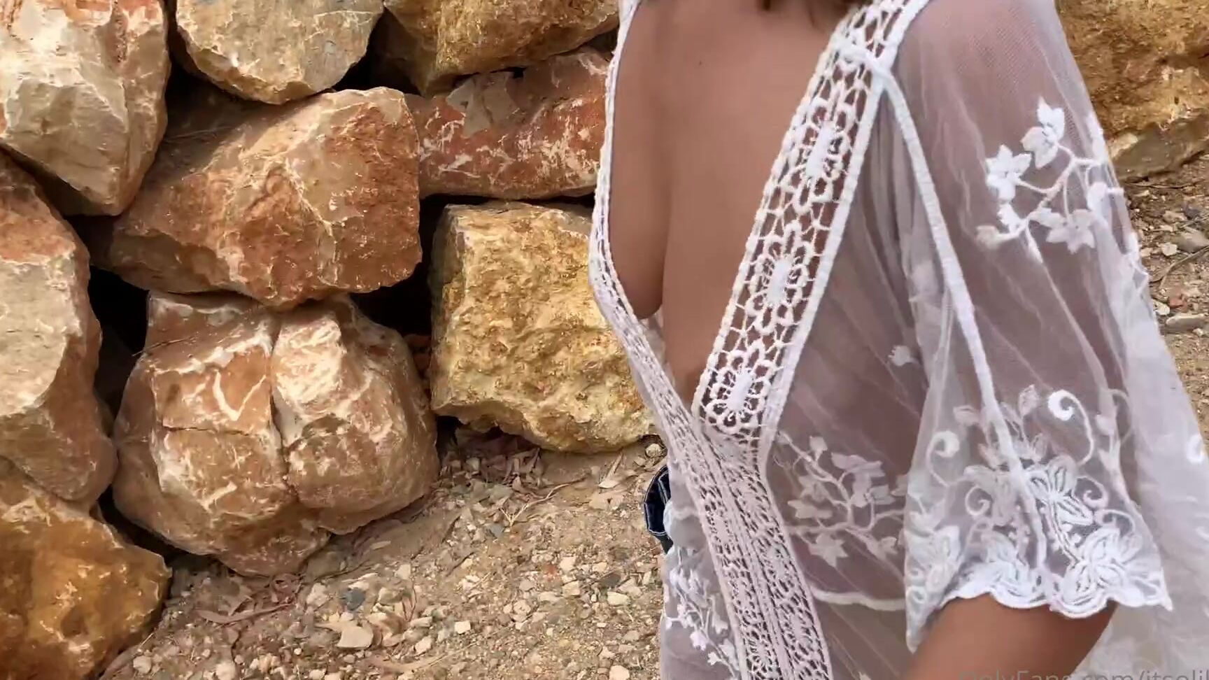 Itsoliheart Full Video If You Are Into Downblouse And Cleavage Stuff This Video Is For You Com