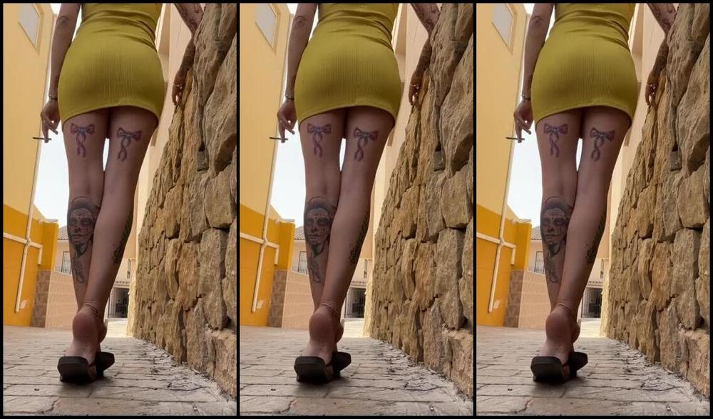 Solesmad Fetish Queen Aka Solesmadvip Onlyfans Waiting In The Street