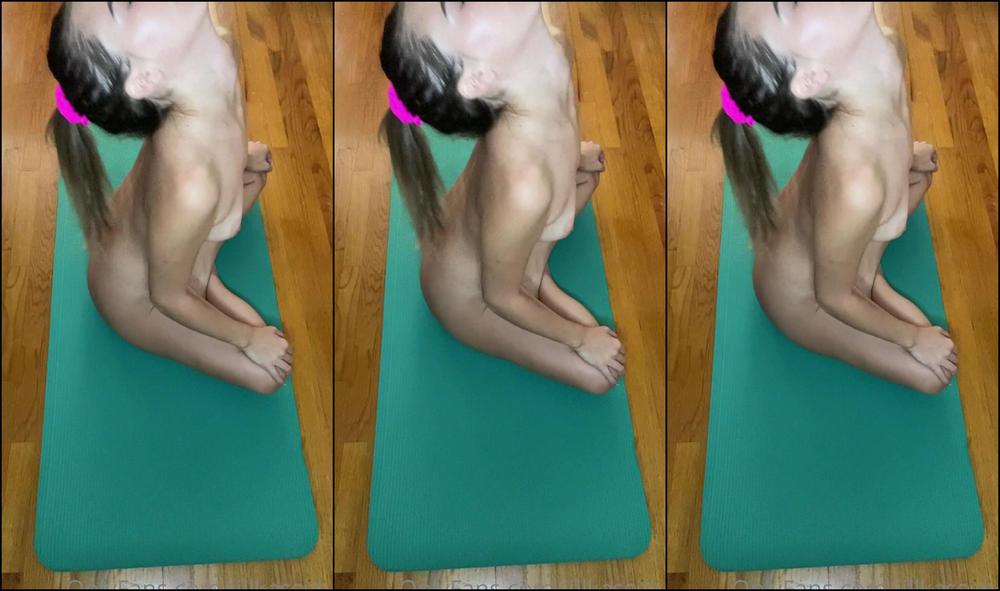 Jillkassidyy The Correct Way To Do Yoga Is Nakey