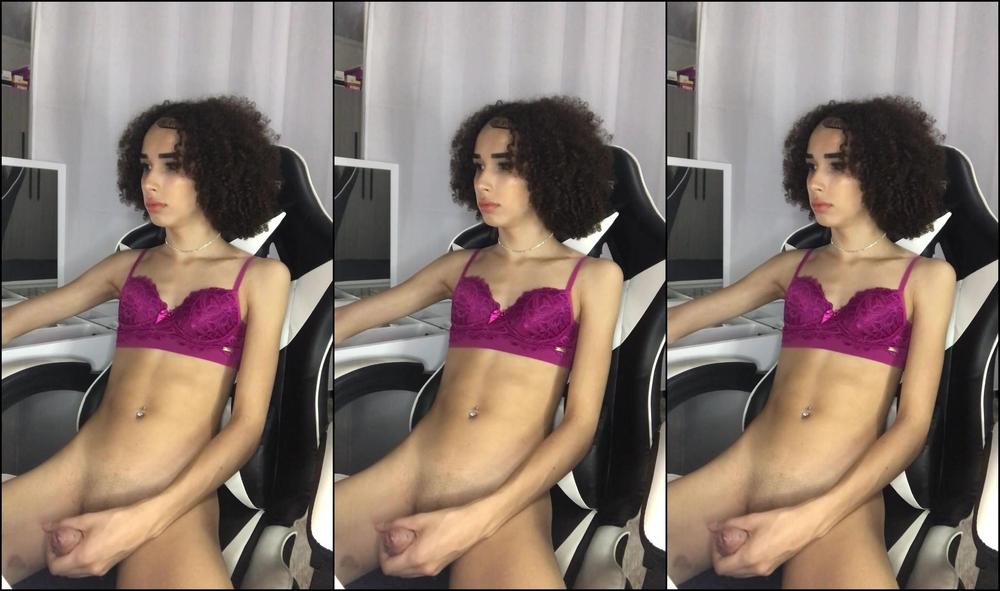 Lanahfriass 2732582513 02 01 2023 Someone Come Play With Me