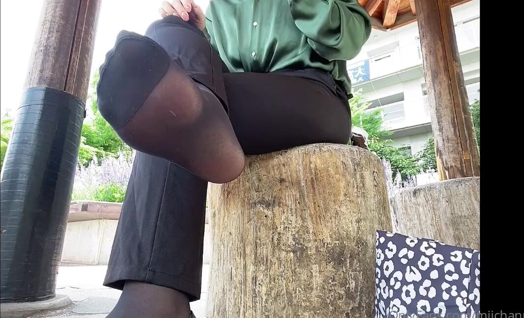 Miichannel R Nicknamed Miichannel R Onlyfans Soles Of Pantsuit Stockings