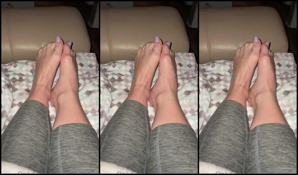 Goddess Mads Nicknamed Mad4Soles Onlyfans I See Some White Fuzzies From My Socks Between My Purple Toes Get To Work Foot Boys