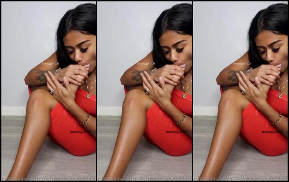 Shewavyyy41000 Onlyfans Whos Big Dick Can I Suck Like This Comment Below