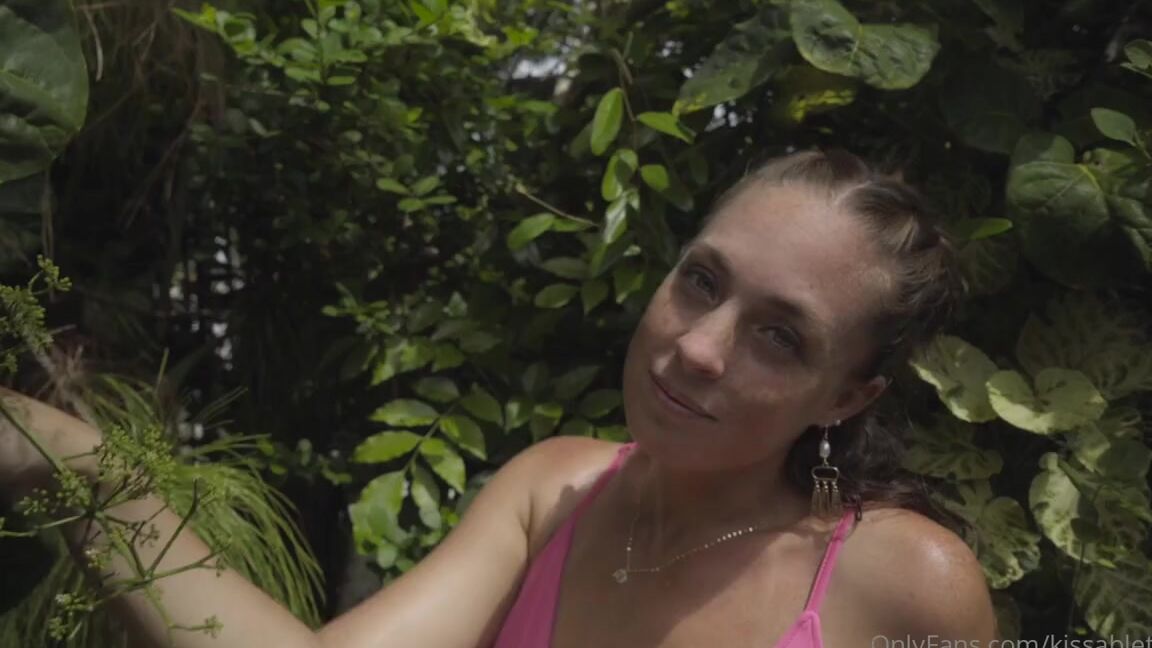 Kissable Toes Nicknamed Kissabletoess Onlyfans Teasing All The Boy In The Garden