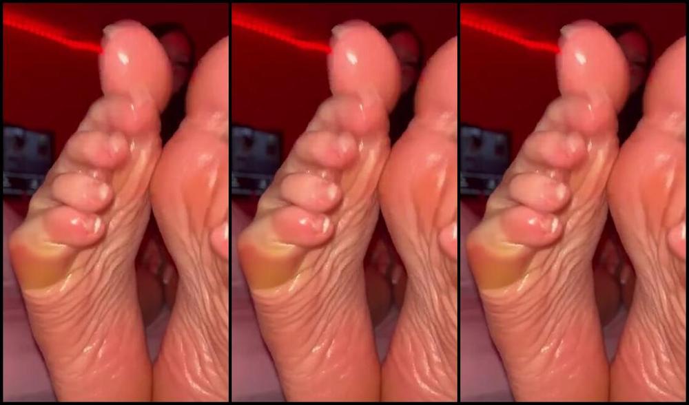 Becca Foxx Aka Sizeelevens 09 12 2024 Onlyfans Video Late Night Sock Strip And Oily Sole Tease With Flashp