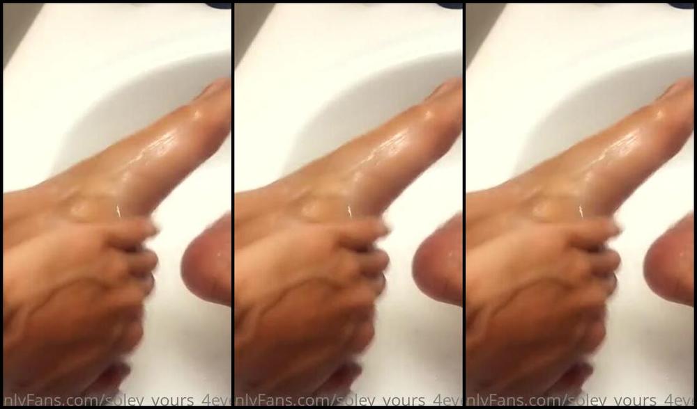 Toesbyayla Onlyfans Washing My Pretty Feeties From This Week S Sessions Filthy With Oil And Man Juice Sending You G 1