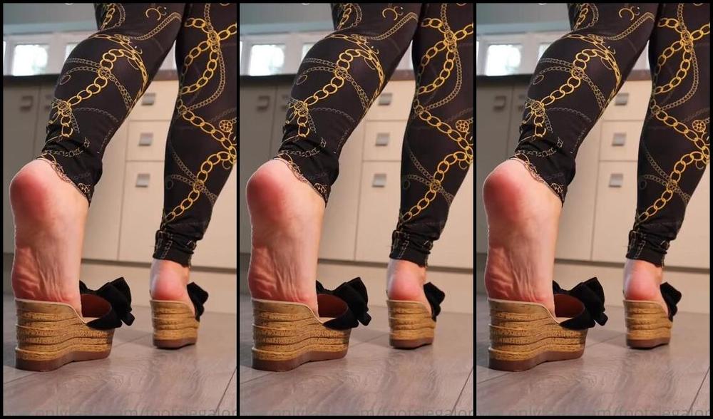 Footsiegalore Onlyfans If I Was Cooking In The Kitchen Teasing You How Long Would It Take You To Be On All Fours At My Fee