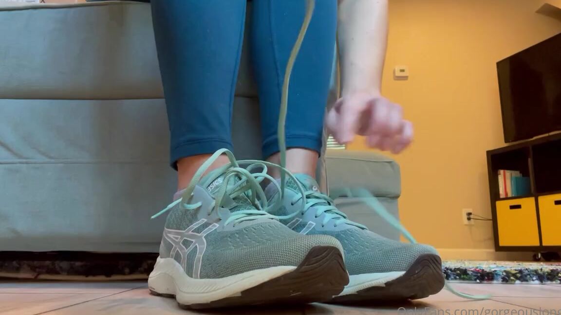 Gorgeous Long Toes Nicknamed Gorgeouslongtoes Onlyfans Throwback To This Post Workout Video Can You Peek At What Color I Have Many Of You