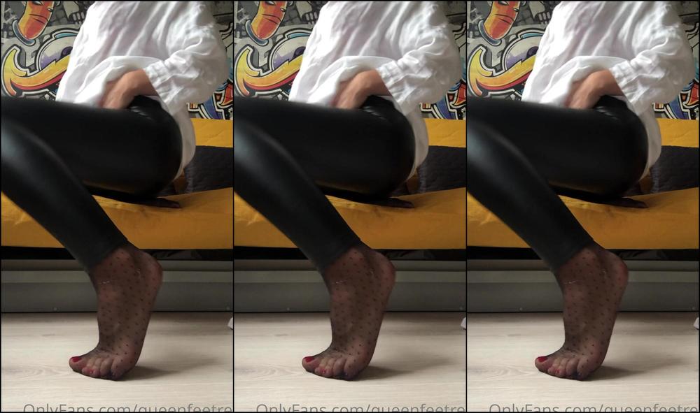 Queenfeetred I Take Off Clothes And Get Relax