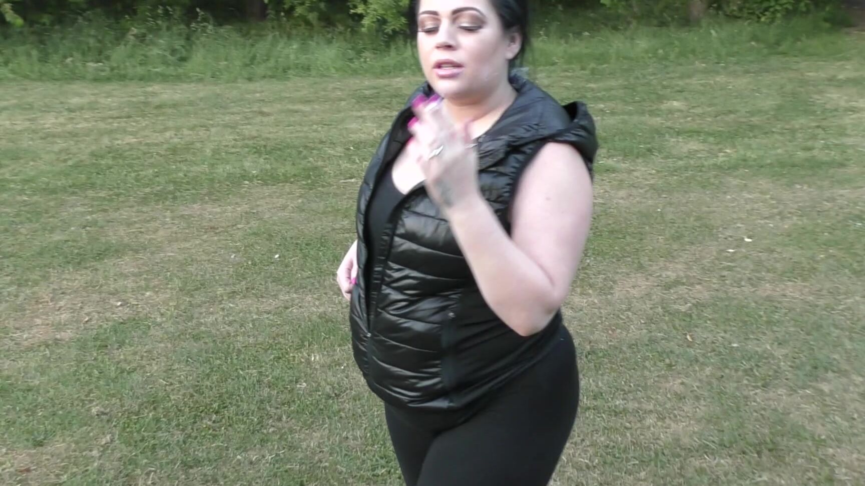 Simon Bee Glamour Catalia Smoking Amp Flashing