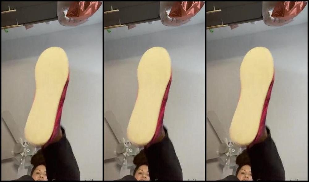 Natasha Aka Vibez3 Onlyfans Caught You Right Before I Washed The Sweat Off I Want You Laying On Your Back While I Dangle