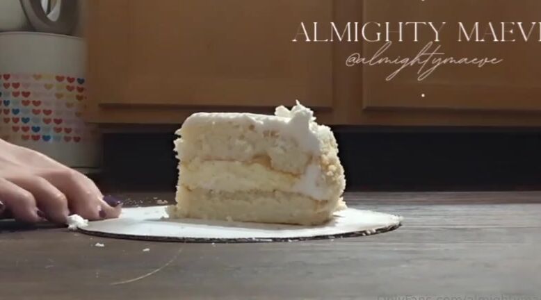 Almighty Maeve Nicknamed Almightymaeve 11 30 2023 Onlyfans Видео На Праздновании Моего Начала Да Разобьем Некоторый Торт B