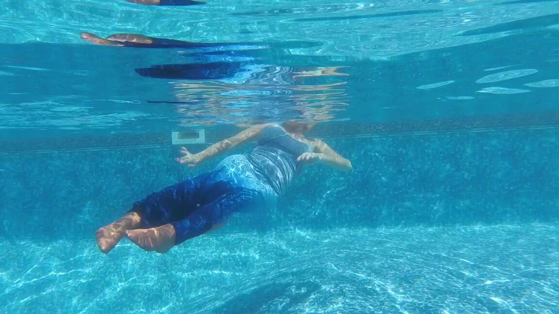 BuddahsPlayground - Underwater In Pantyhose ManyVids