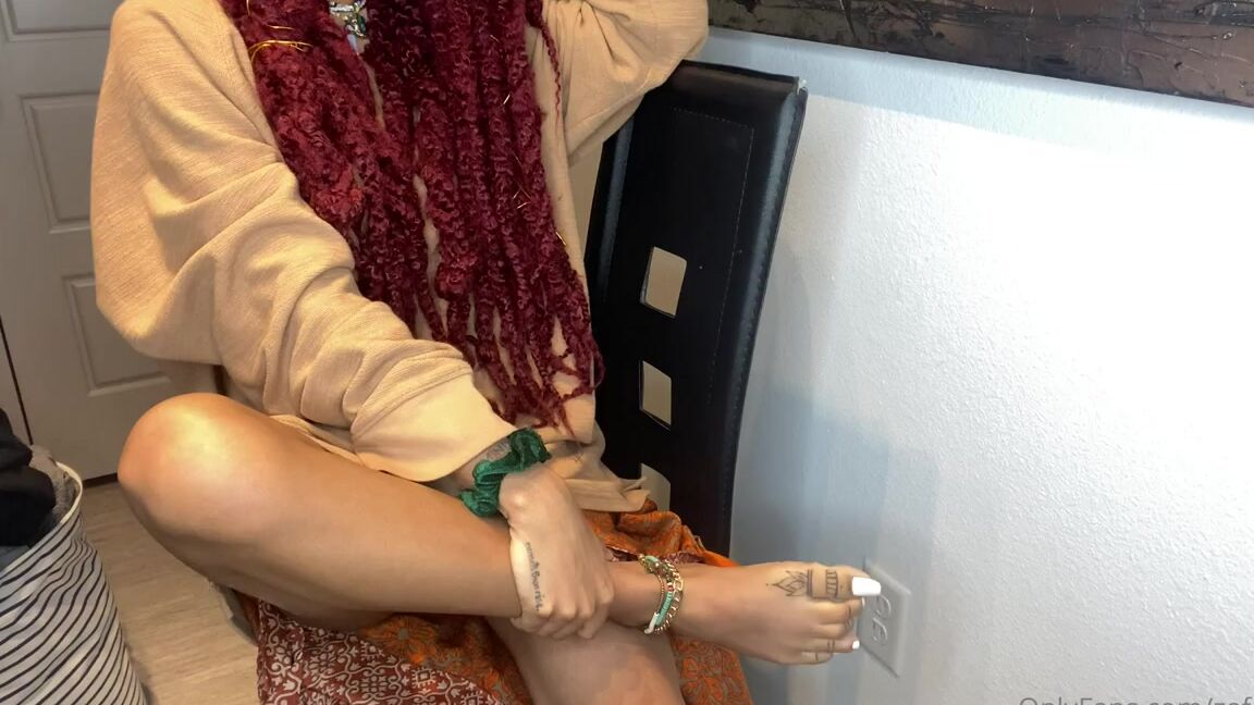 Zafeetllc Onlyfans Could You Handle Sitting Next To Me While Wiggling My Toes