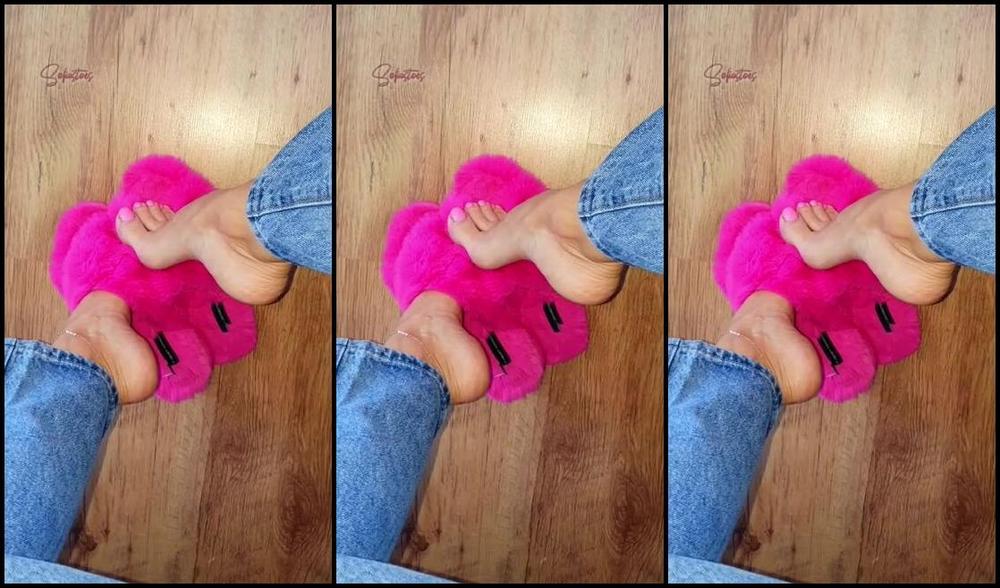 Sofiastoe Aka Sofiastoes Onlyfans Look How Cute My Toes Look In Pink Ps For Better Video Quality Right Corner Choose Original