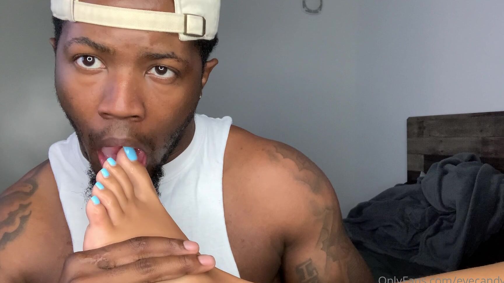 eyecandytoes-24-07-2021-2172775205-if-only-you-could-be-in-dtxcouple-position-what-would-u-do-to-these-pretty-blue-toes