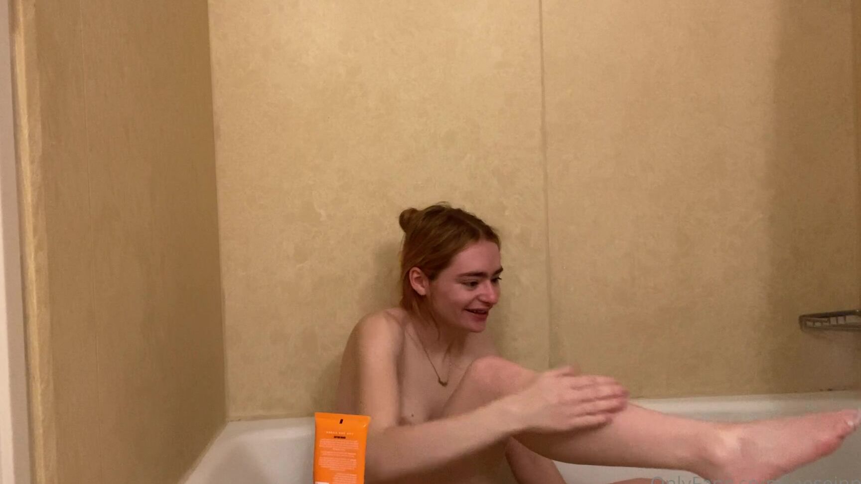 Reeseinpieces Shaving My Legs In The Bathtub Vlog