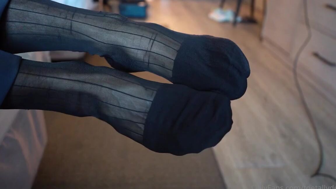 Toetallydevine Onlyfans Wolfpause Taking His Long Toes Out Of His Loafers And Sheer Socksp
