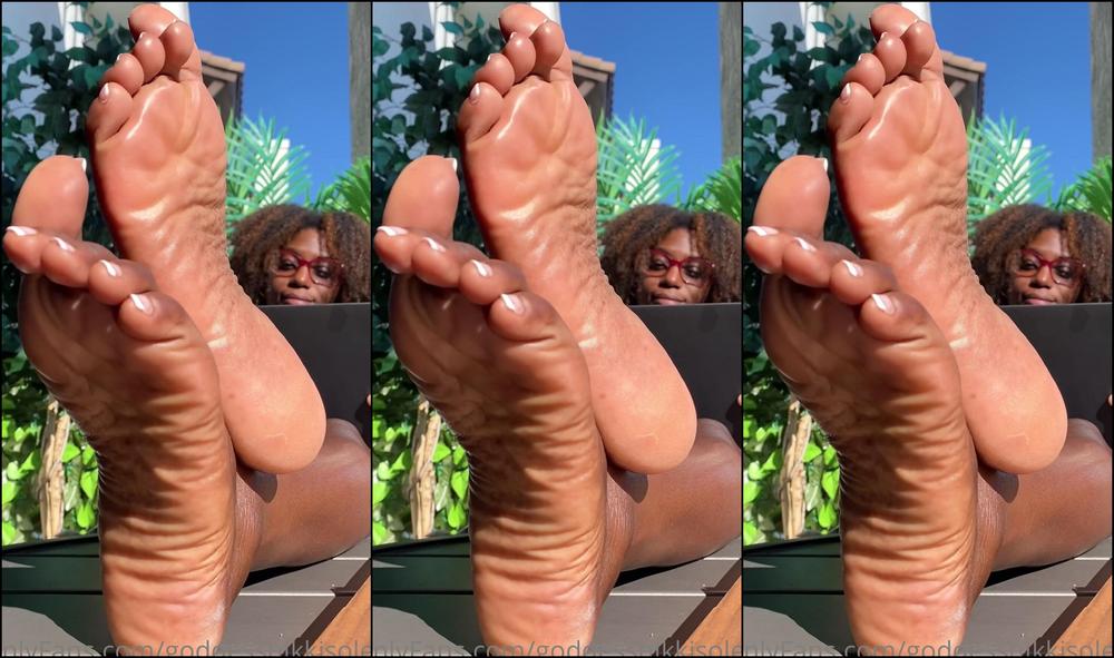 Goddessnikkisoles Soaking Up The Sun On My Balcony Don T My Soles Look Perfect